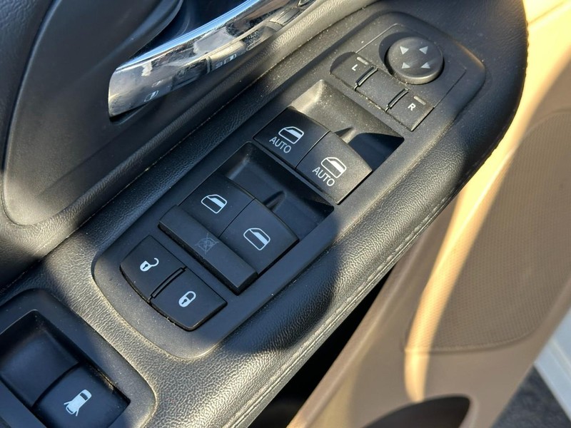 Dodge Grand Caravan Vehicle Image 17