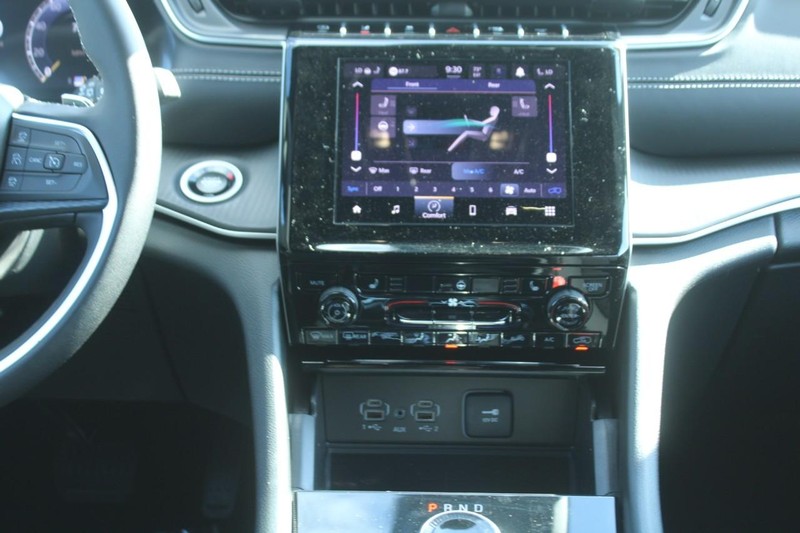 Jeep Grand Cherokee L Vehicle Image 07