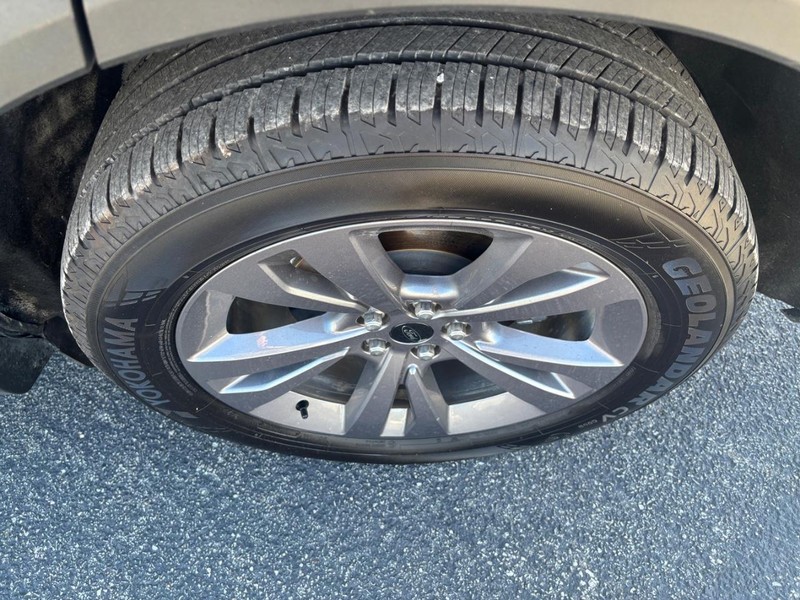Ford Explorer Vehicle Image 06