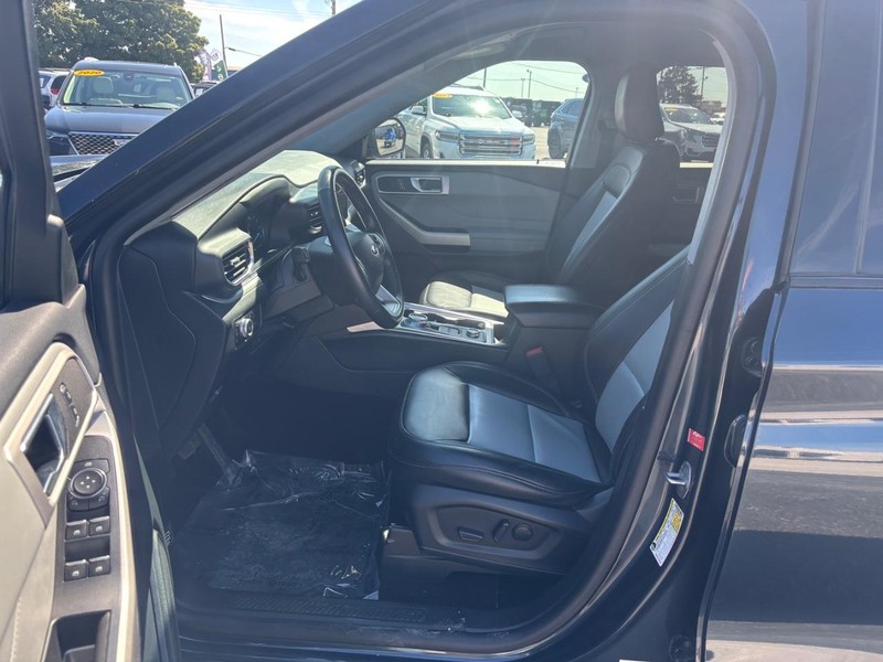 Ford Explorer Vehicle Image 07