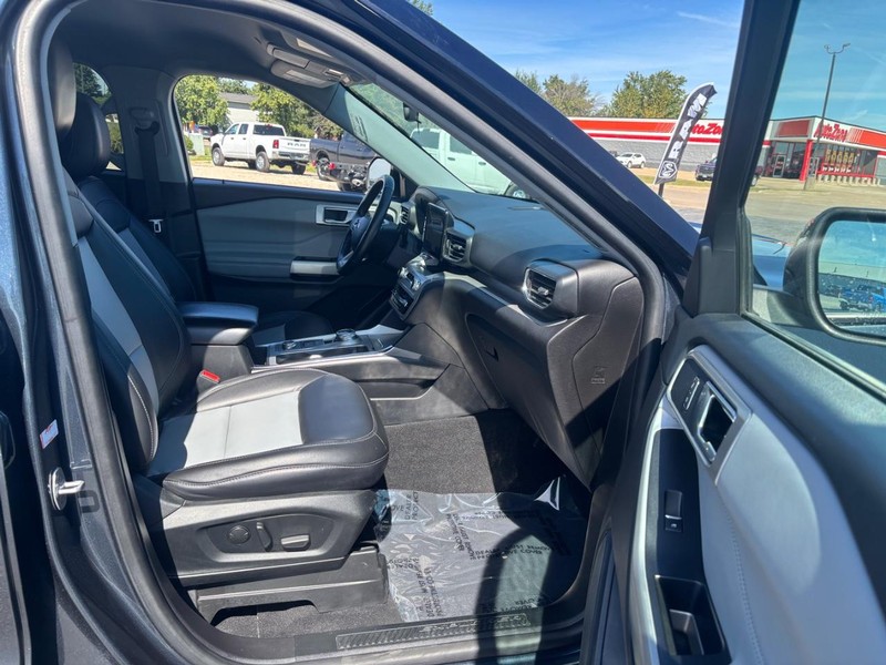Ford Explorer Vehicle Image 11