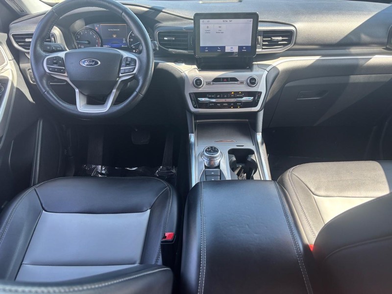 Ford Explorer Vehicle Image 13