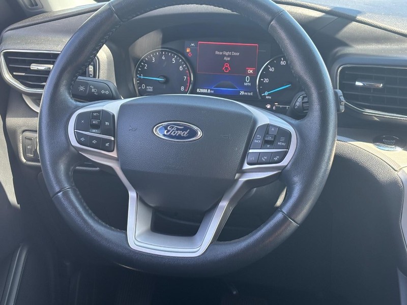 Ford Explorer Vehicle Image 14
