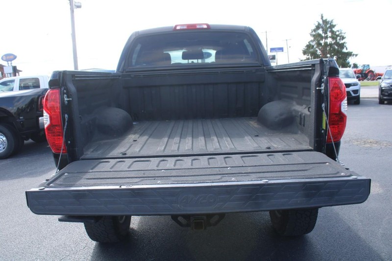 Toyota Tundra 4WD Vehicle Image 06
