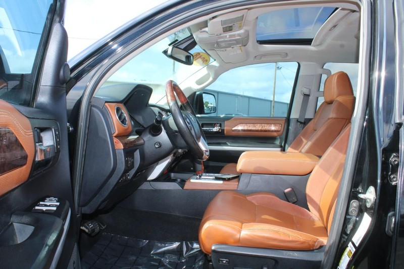 Toyota Tundra 4WD Vehicle Image 08