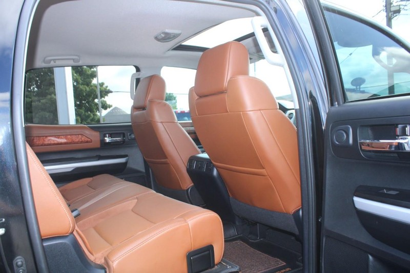 Toyota Tundra 4WD Vehicle Image 12