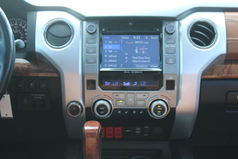 Toyota Tundra 4WD Vehicle Image 15