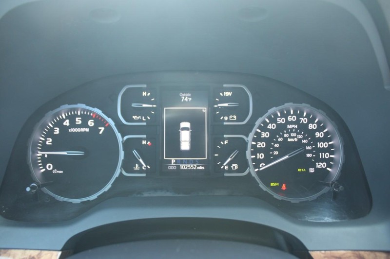 Toyota Tundra 4WD Vehicle Image 18