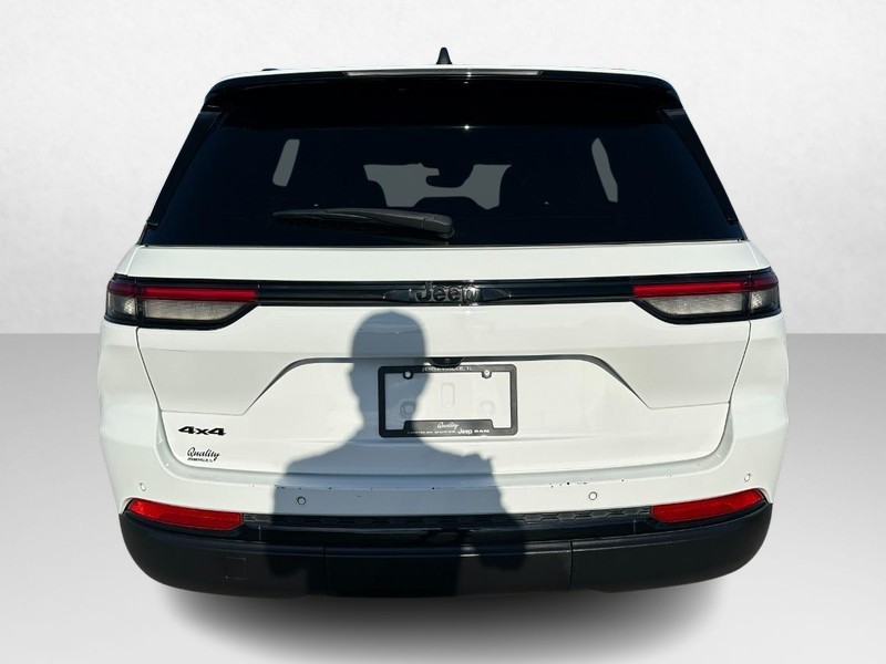Jeep Grand Cherokee Vehicle Image 04