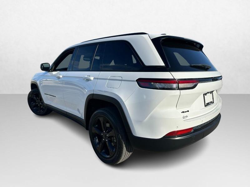 Jeep Grand Cherokee Vehicle Image 07