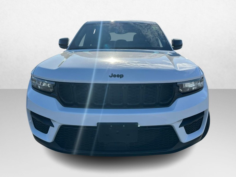 Jeep Grand Cherokee Vehicle Image 08