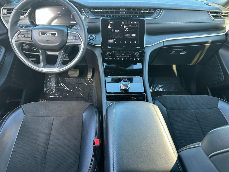 Jeep Grand Cherokee Vehicle Image 10