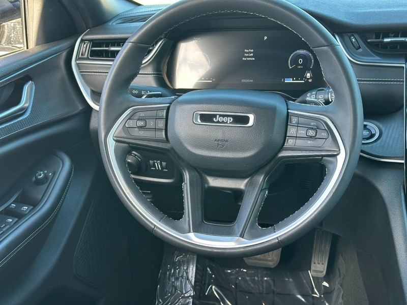 Jeep Grand Cherokee Vehicle Image 11