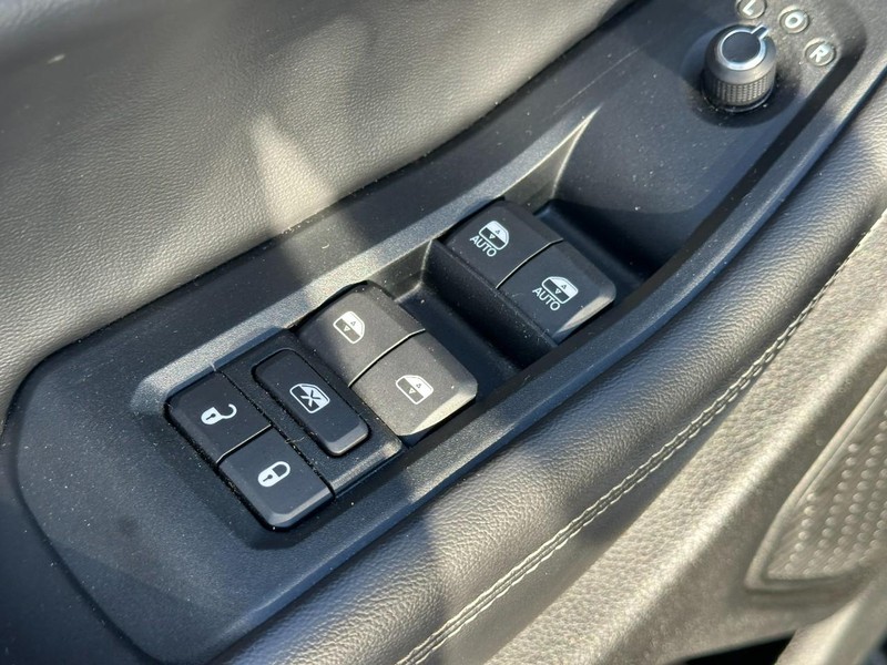 Jeep Grand Cherokee Vehicle Image 15
