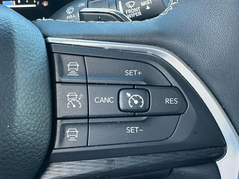 Jeep Grand Cherokee Vehicle Image 18