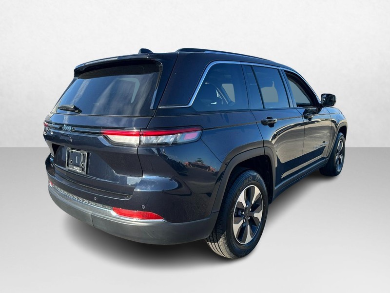 Jeep Grand Cherokee 4xe Vehicle Image 03