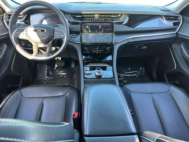 Jeep Grand Cherokee 4xe Vehicle Image 12