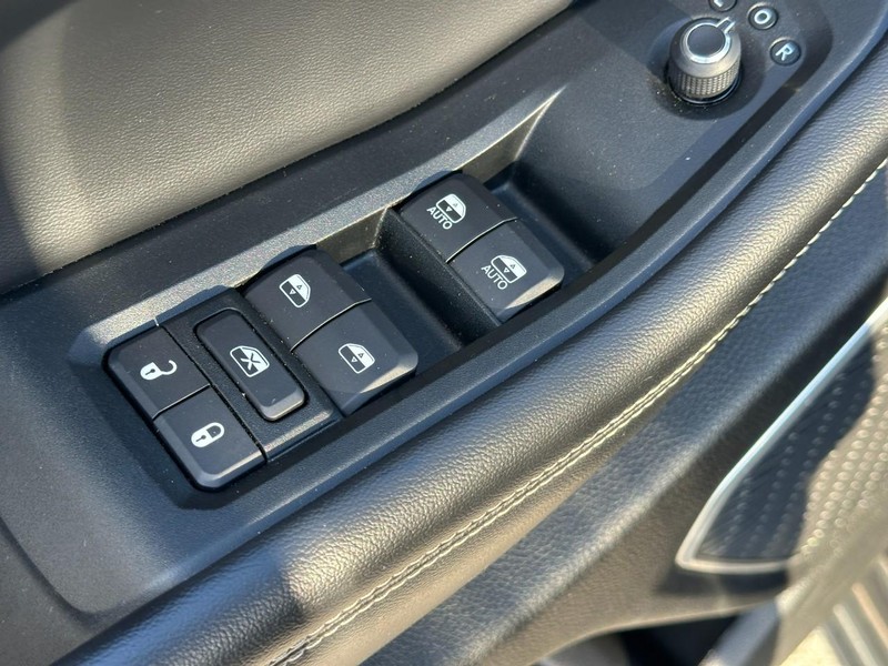 Jeep Grand Cherokee 4xe Vehicle Image 17