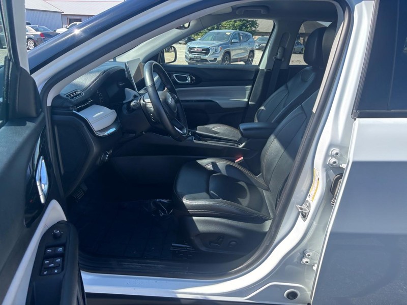 Jeep Compass Vehicle Image 08