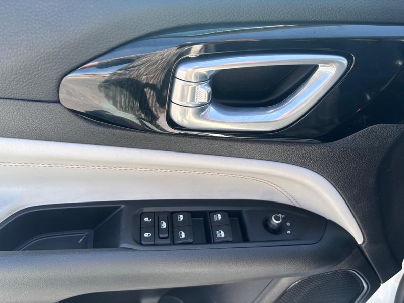 Jeep Compass Vehicle Image 09