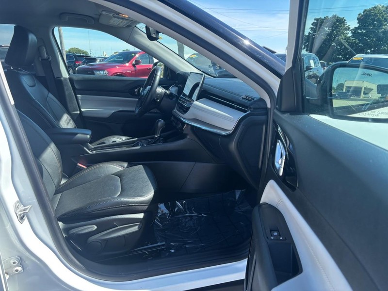 Jeep Compass Vehicle Image 11