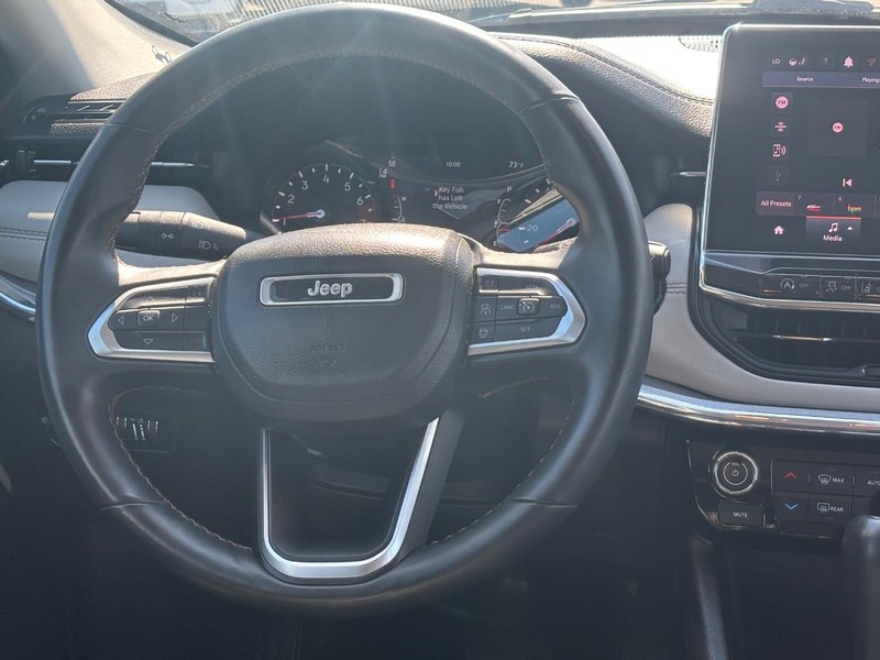 Jeep Compass Vehicle Image 14
