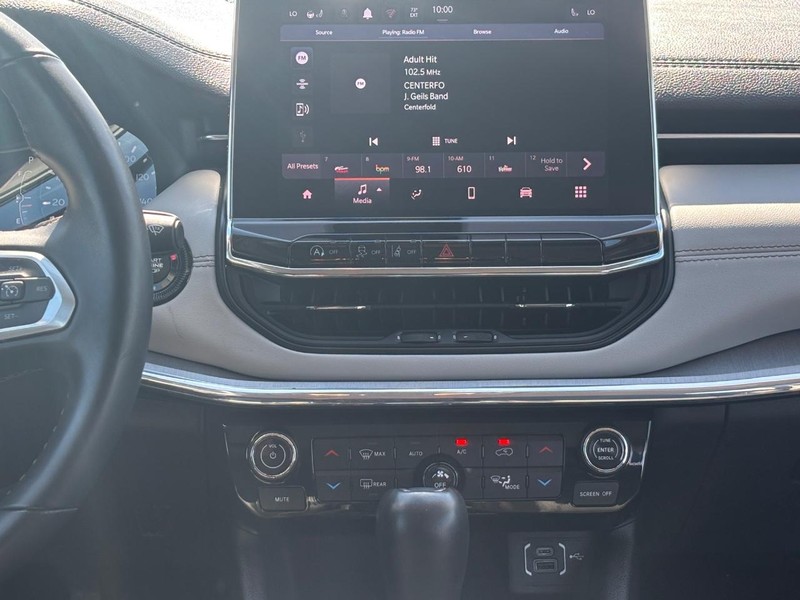 Jeep Compass Vehicle Image 15