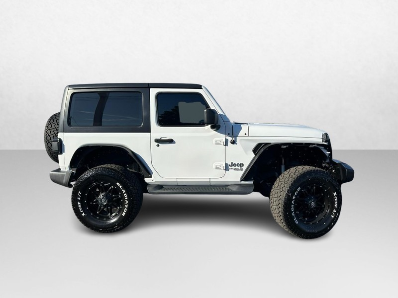 Jeep Wrangler Vehicle Image 02