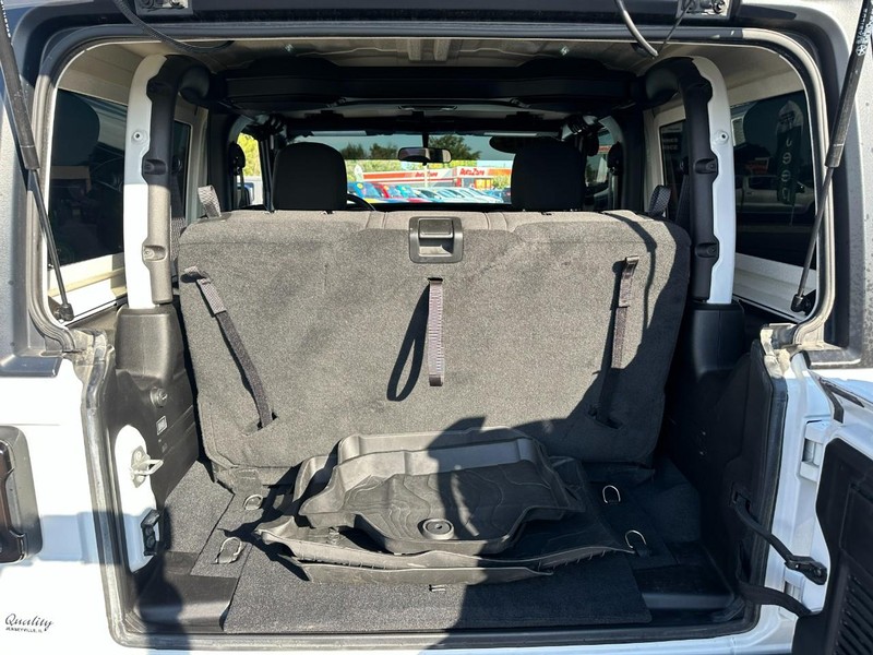 Jeep Wrangler Vehicle Image 05