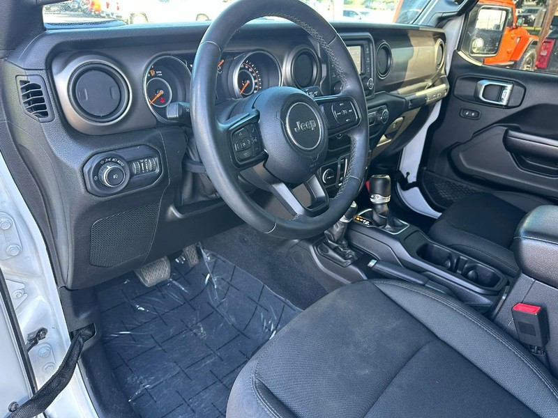 Jeep Wrangler Vehicle Image 10