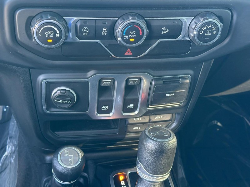 Jeep Wrangler Vehicle Image 17