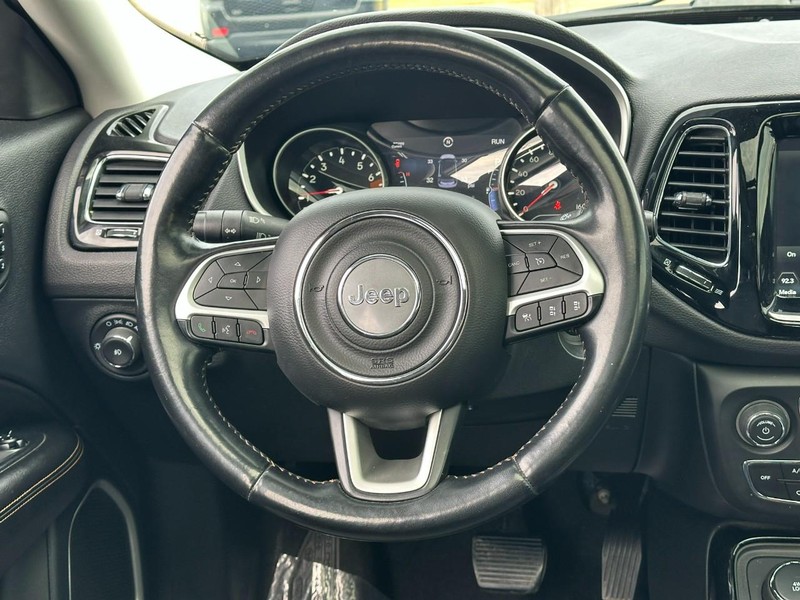 Jeep Compass Vehicle Image 12