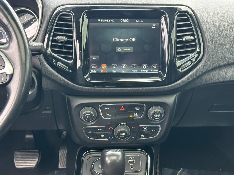 Jeep Compass Vehicle Image 13