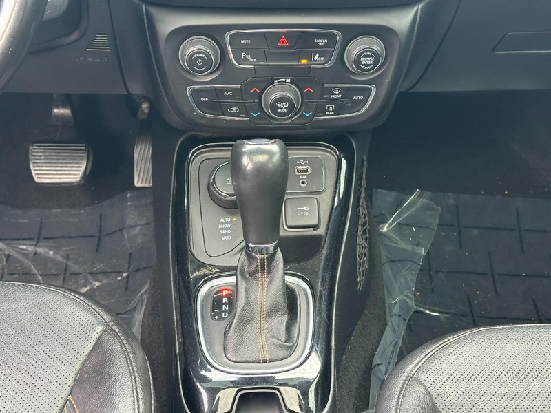 Jeep Compass Vehicle Image 14