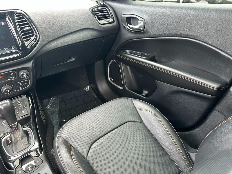 Jeep Compass Vehicle Image 15