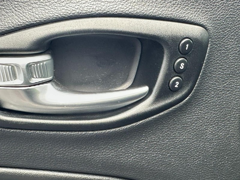 Jeep Compass Vehicle Image 17