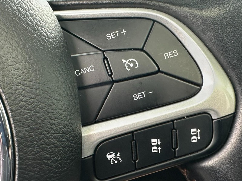 Jeep Compass Vehicle Image 20