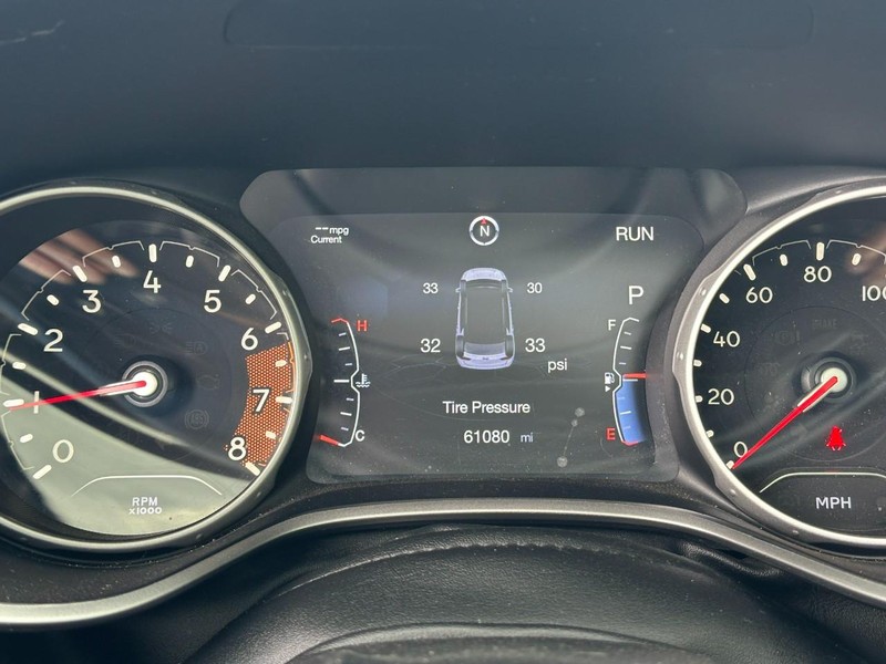 Jeep Compass Vehicle Image 21