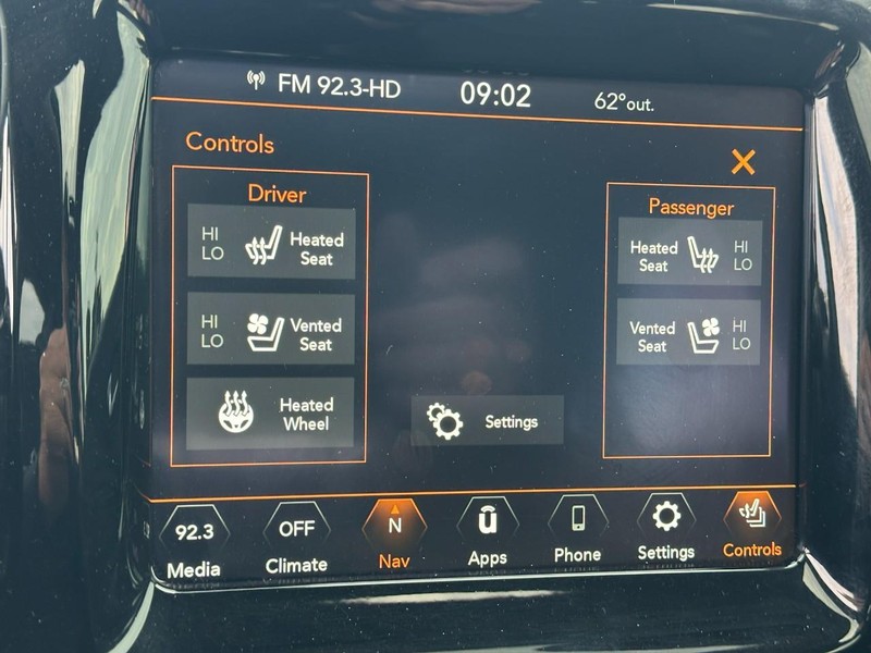 Jeep Compass Vehicle Image 23