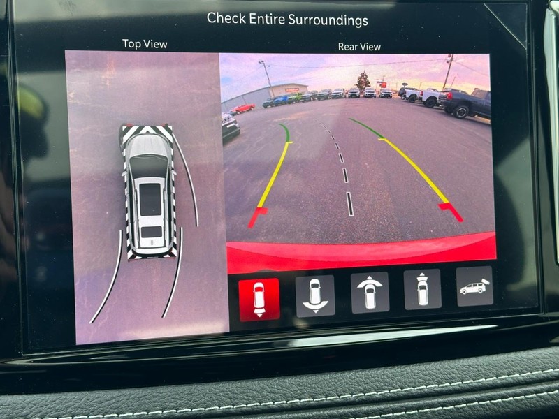 Chrysler Pacifica Vehicle Image 18