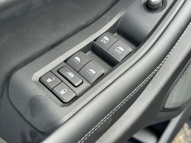 Jeep Grand Cherokee L Vehicle Image 11
