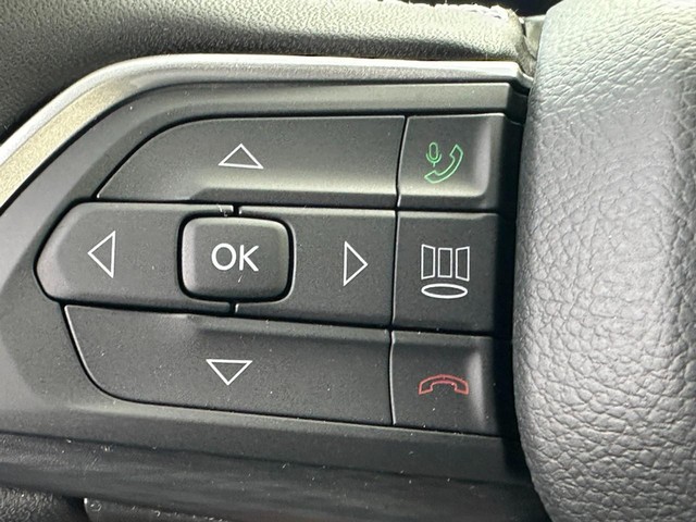 Jeep Grand Cherokee L Vehicle Image 13