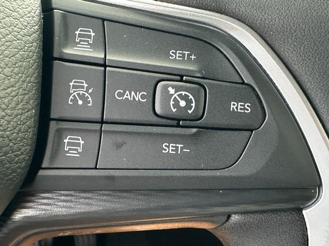 Jeep Grand Cherokee L Vehicle Image 14