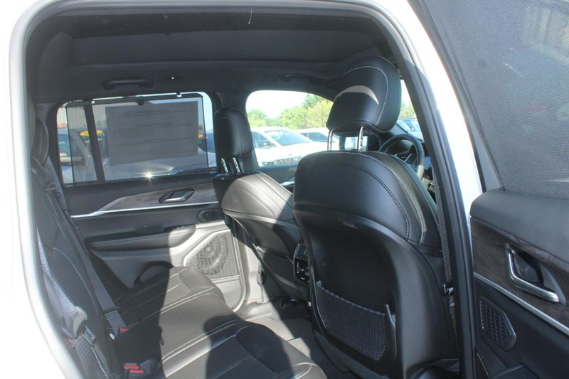 Jeep Grand Cherokee Vehicle Image 04