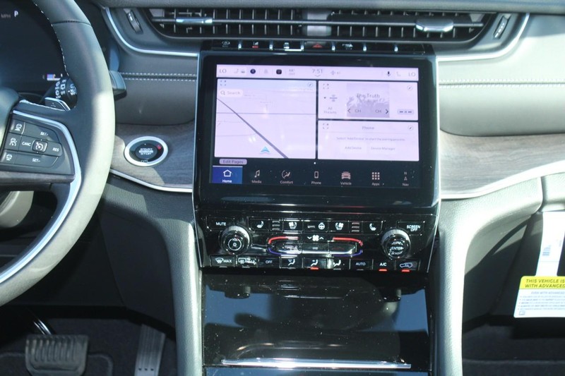 Jeep Grand Cherokee Vehicle Image 07