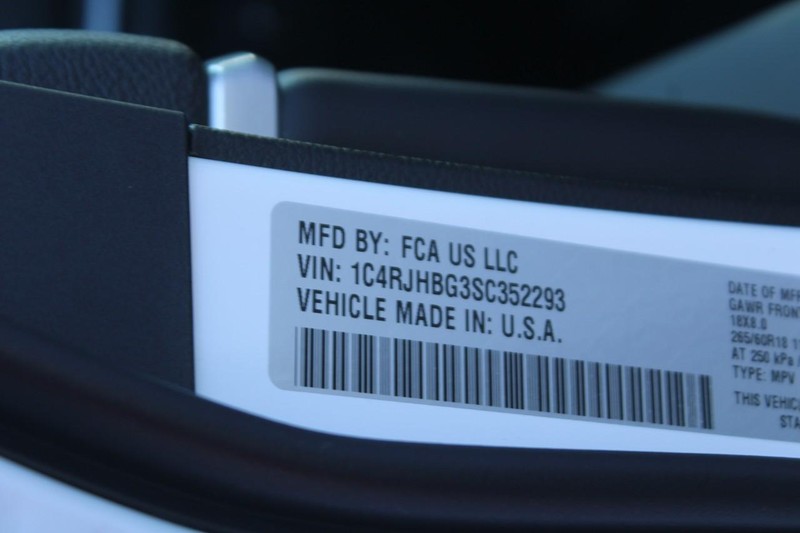 Jeep Grand Cherokee Vehicle Image 08