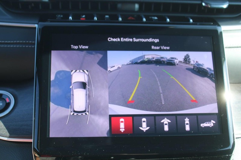 Jeep Grand Cherokee Vehicle Image 10