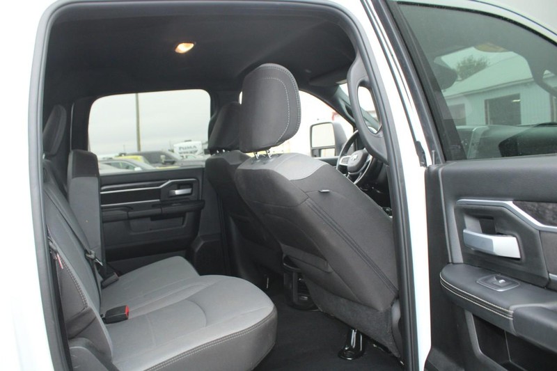 Ram 2500 Vehicle Image 12