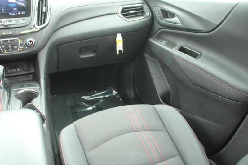 Chevrolet Equinox Vehicle Image 16