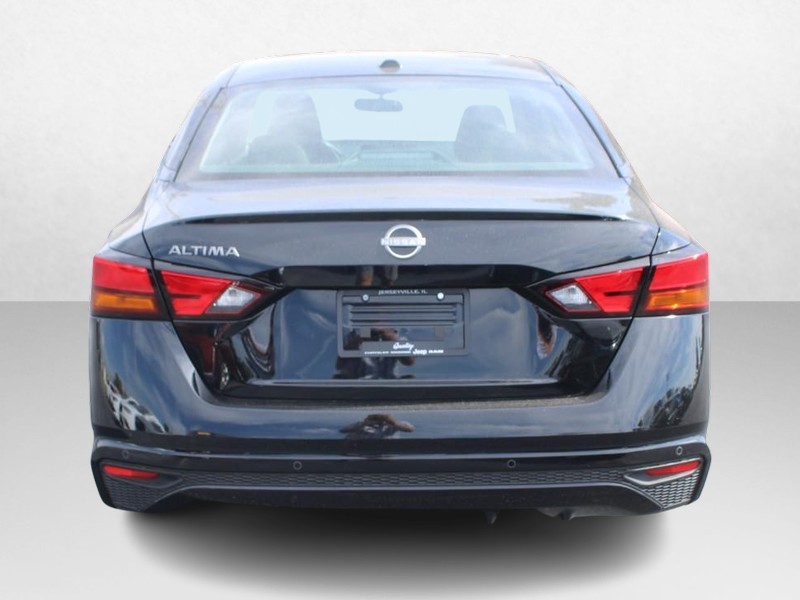 Nissan Altima Vehicle Image 04